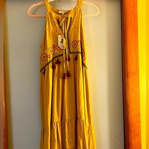 NWT EASEL Los Angeles MEDIUM Golden MIDI w/Tiered Ruffles & Embroidered Bodice